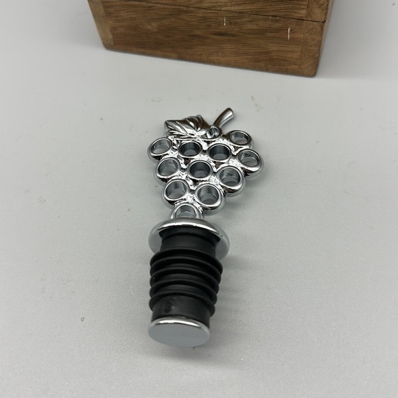 Prodyne metal bottle stopper NWT - Picture 4 of 7